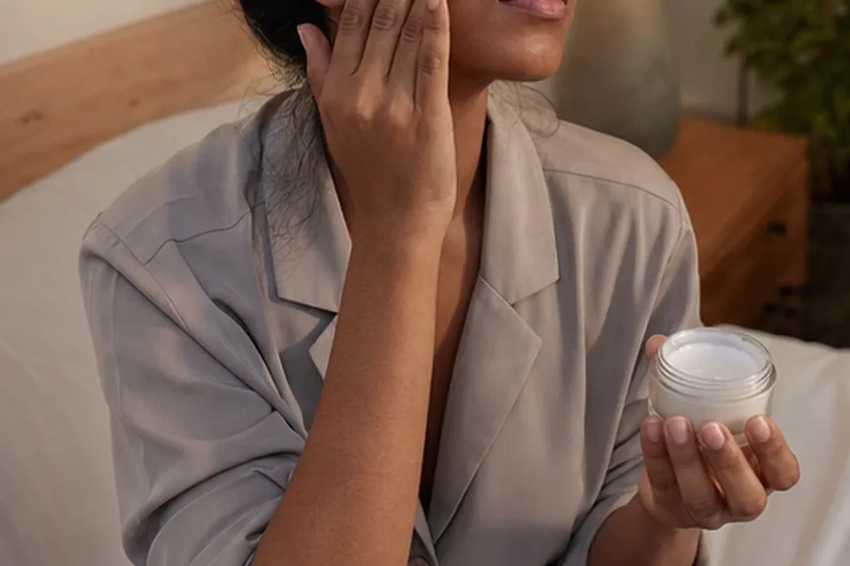 Authentische Beauty-Routine passend zum Thema Niacinamid-Serum für Mischhaut