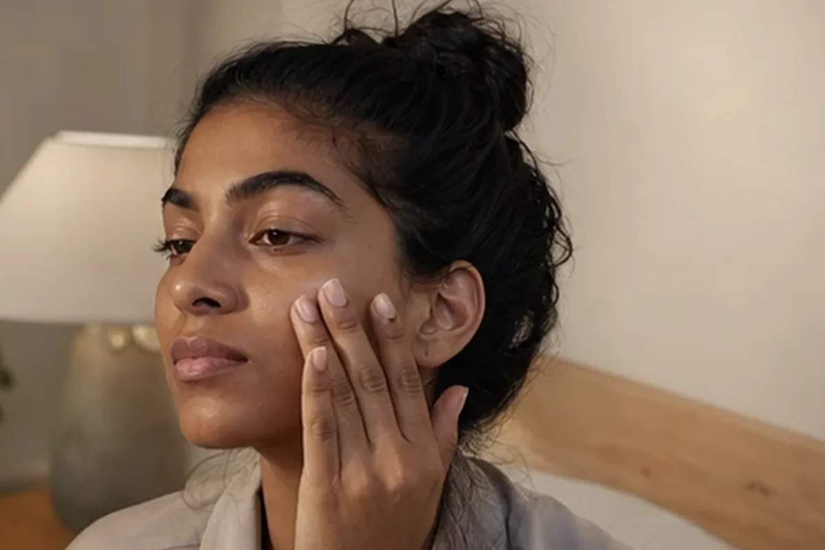 Authentische Beauty-Routine passend zum Thema Sonnenschutz für trockene Haut