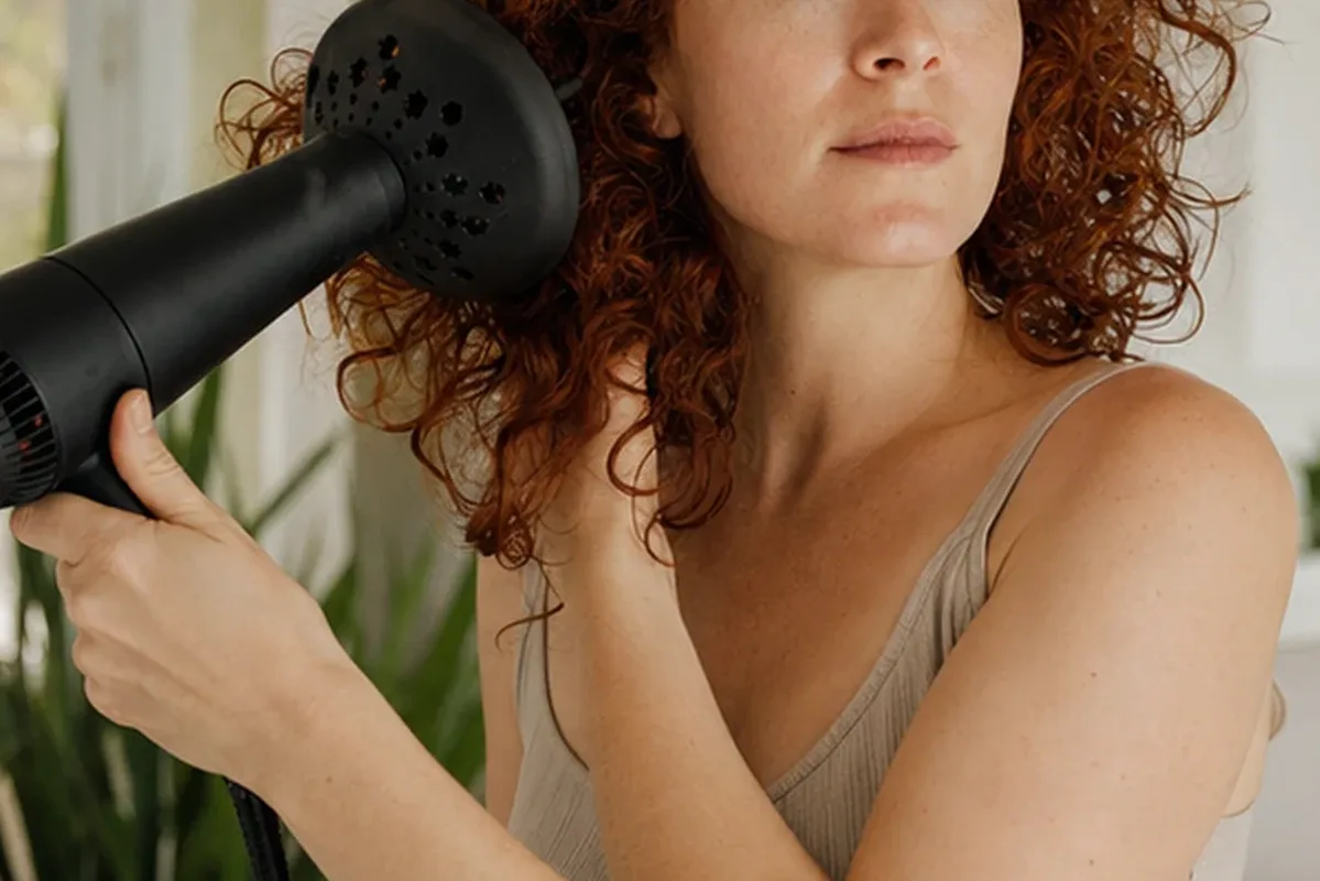 Authentische Beauty-Routine passend zum Thema Haartrockner für empfindliche Kopfhaut