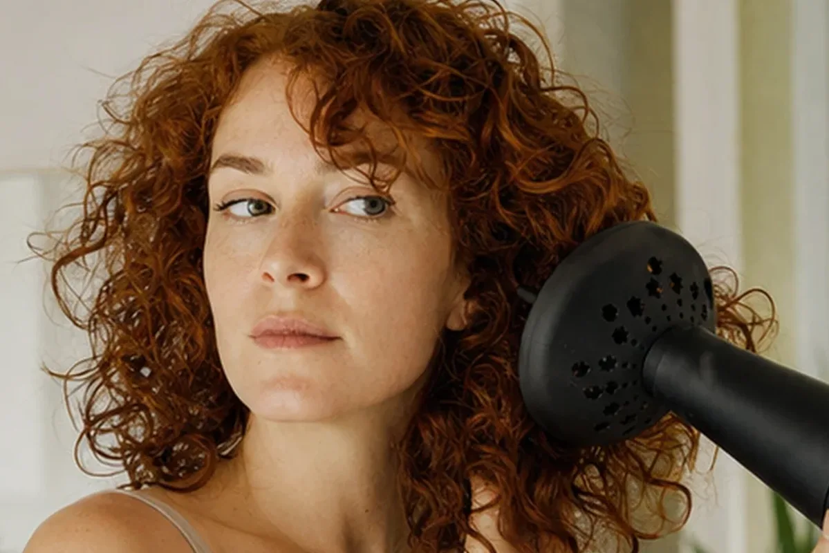 Authentische Beauty-Routine passend zum Thema Haaröl für lockiges Haar