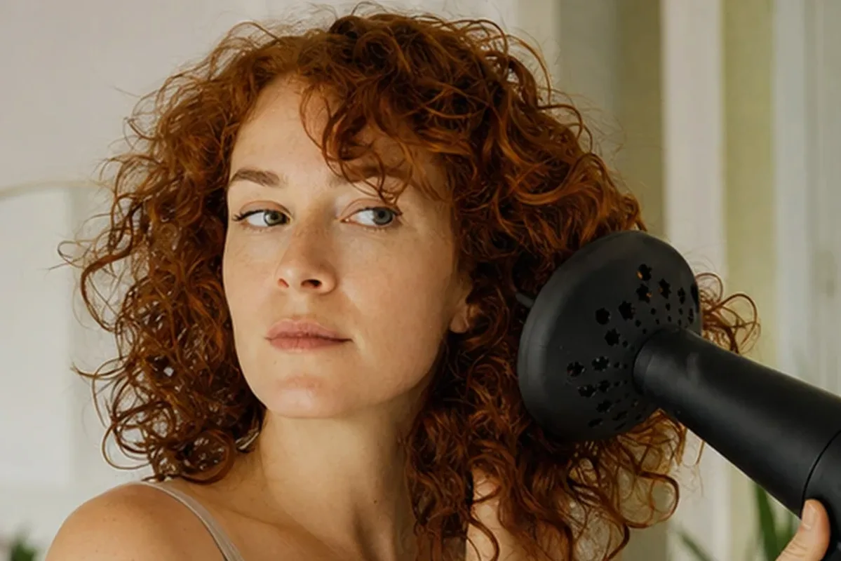Hochwertige Beauty-Inszenierung zu Auswahlkriterien für Haaröl für feines Haar