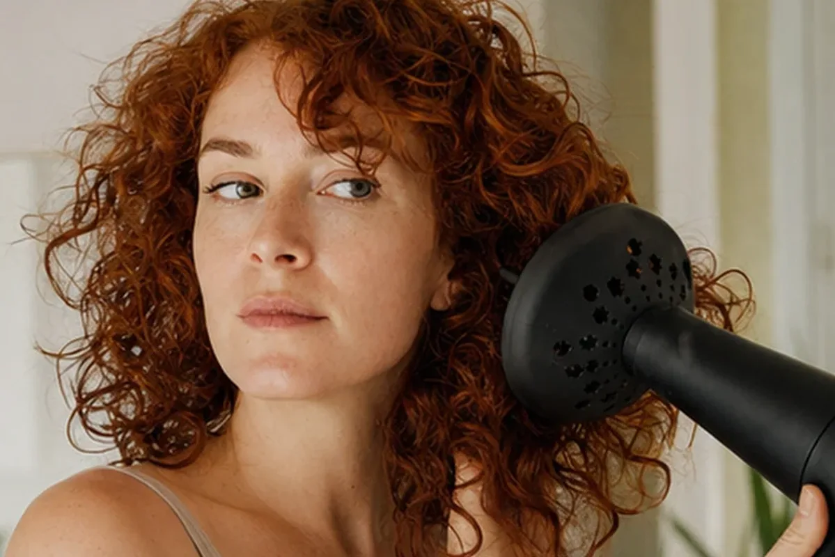 Authentischer Wohlfühlmoment passend zum Beauty-Thema Silbershampoo bei Haarbruch