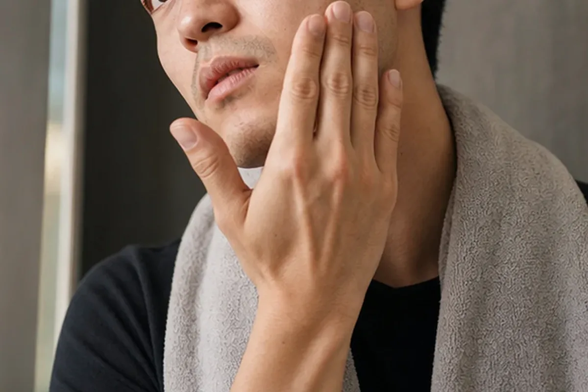 Authentischer Wohlfühlmoment passend zum Beauty-Thema After Shave für einen dichten Bart