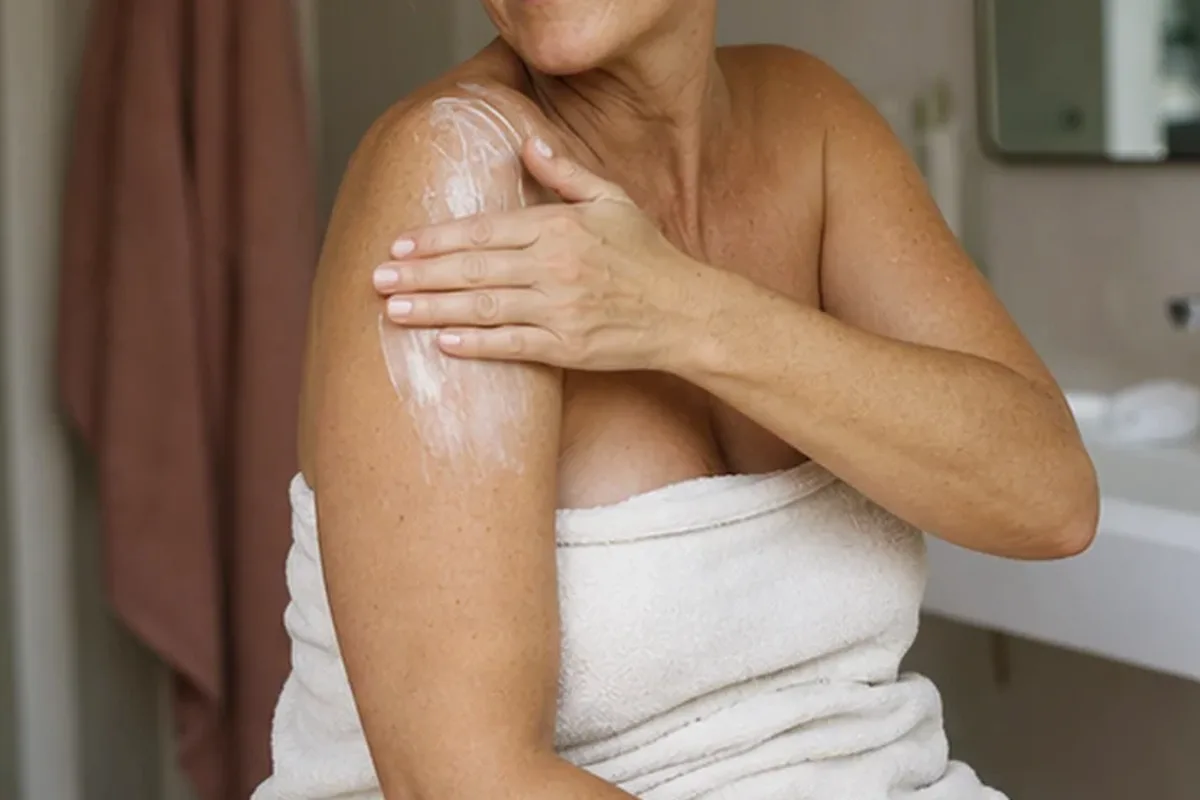 Redaktionelle Detailaufnahme zur Orientierung bei Body Butter bei starkem Schwitzen