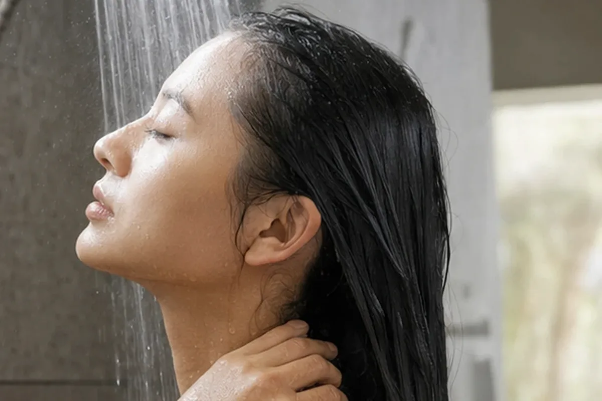 Redaktioneller Beauty-Moment zur Ausgangslage bei Leave-in-Pflege bei Haarbruch