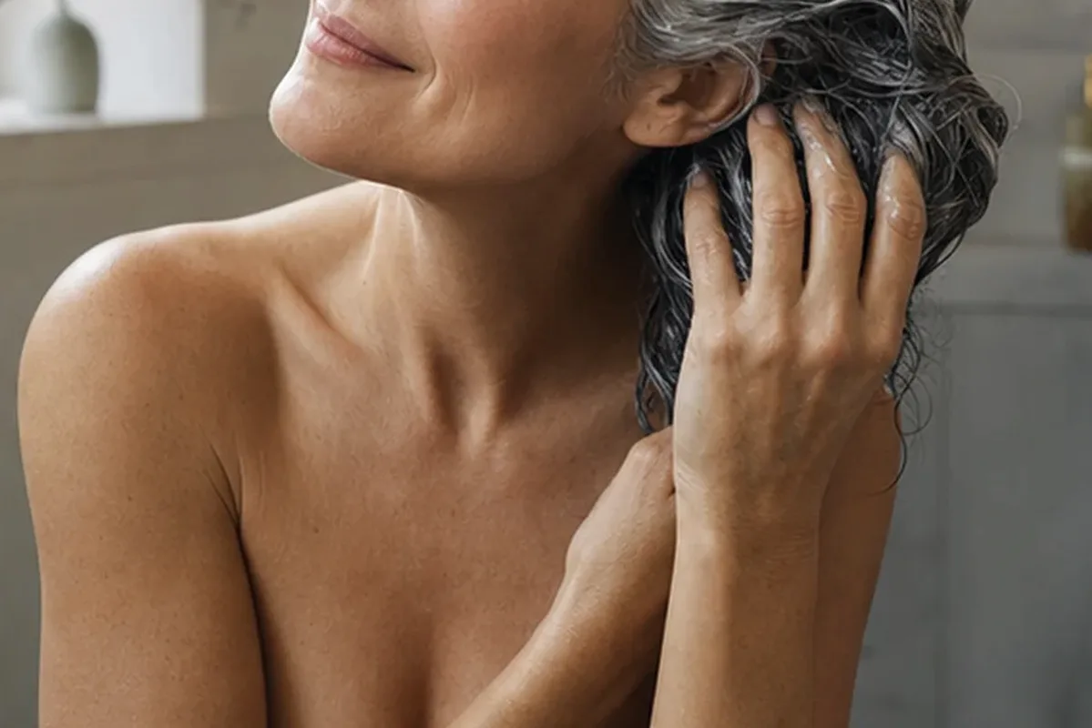 Hochwertige Beauty-Inszenierung zu Auswahlkriterien für Hitzeschutz für empfindliche Kopfhaut