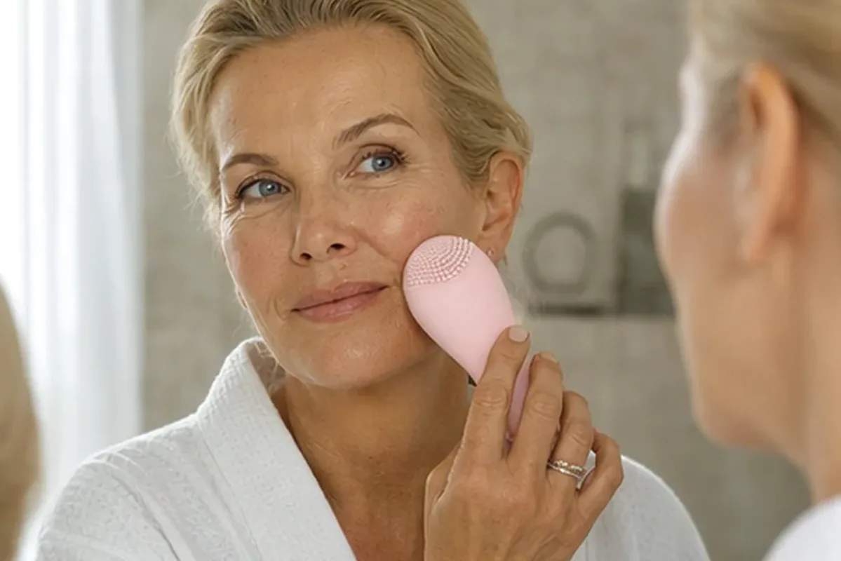 Authentischer Wohlfühlmoment passend zum Beauty-Thema Warmluftbürste für Anfänger