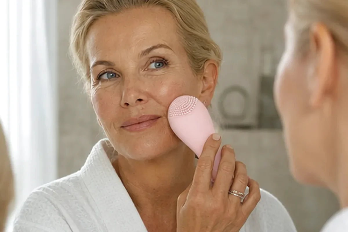 Redaktioneller Beauty-Moment zur Ausgangslage bei Ionen-Haartrockner für Reisen