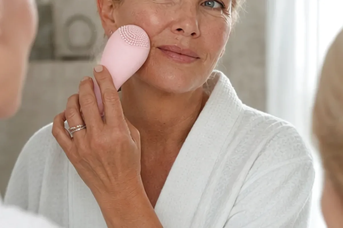 Authentischer Wohlfühlmoment passend zum Beauty-Thema Lockenstab bei kleinem Budget