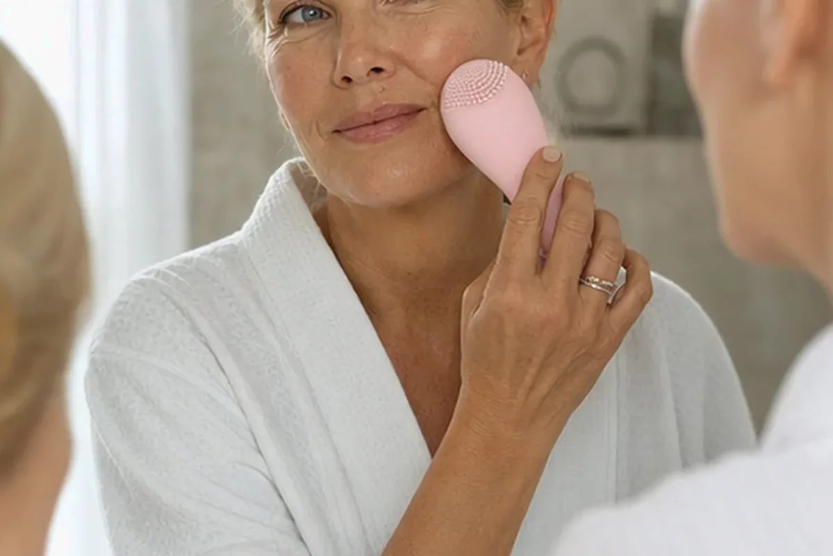 Authentischer Wohlfühlmoment passend zum Beauty-Thema Munddusche für Reisen
