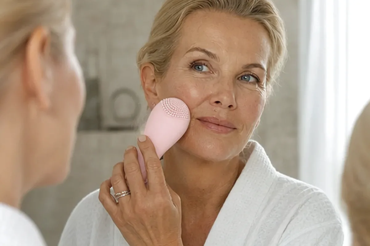 Authentische Beauty-Routine passend zum Thema Maniküre-Set für Reisen
