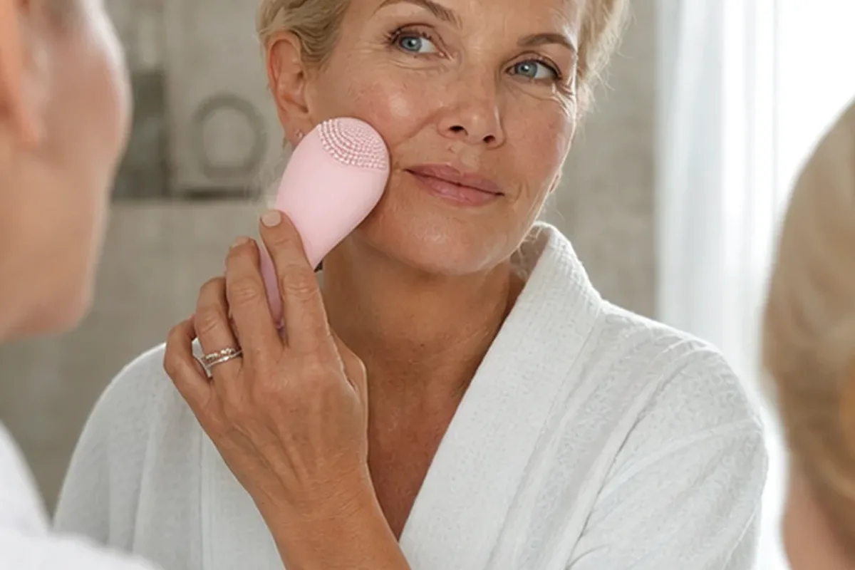 Authentischer Wohlfühlmoment passend zum Beauty-Thema Warmluftbürste mit Premium-Anspruch