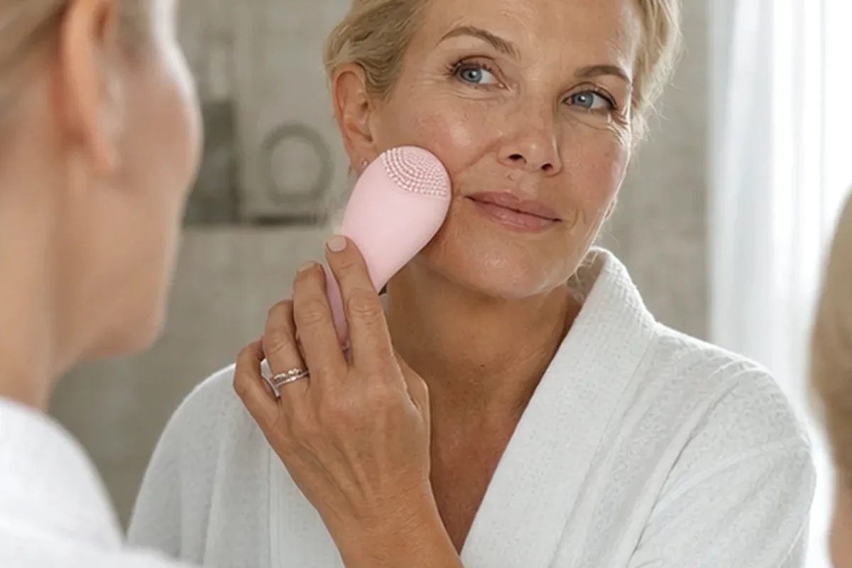 Authentischer Wohlfühlmoment passend zum Beauty-Thema Beauty-Geräte: Routinen für morgens und abends