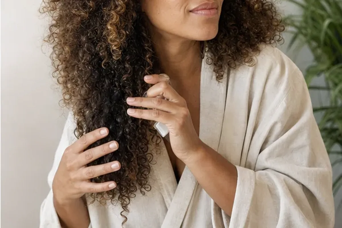 Redaktioneller Beauty-Moment zur Ausgangslage bei Mildes Shampoo für lockiges Haar
