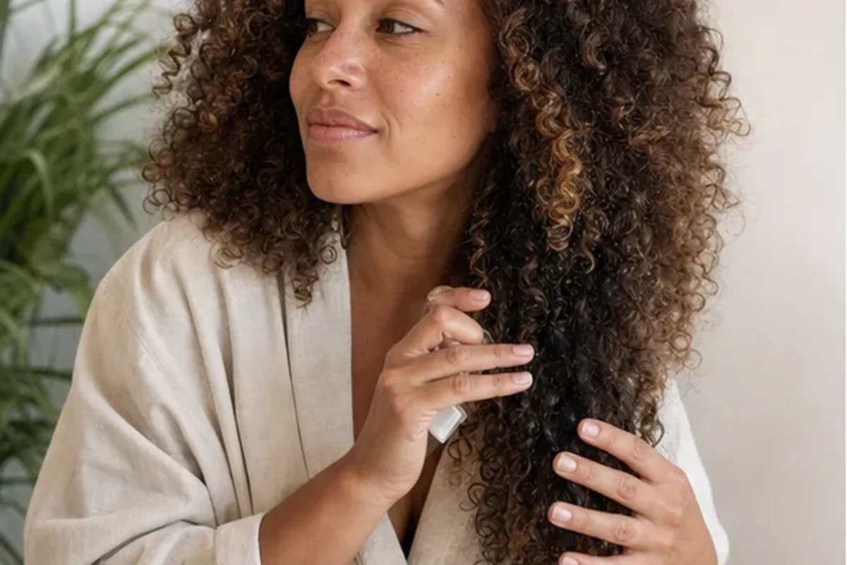 Authentische Beauty-Routine passend zum Thema Haarmaske bei Haarbruch