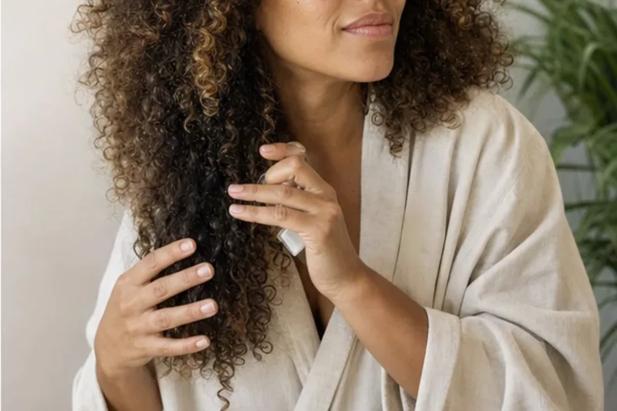 Redaktioneller Beauty-Moment zur Ausgangslage bei Silbershampoo für feines Haar