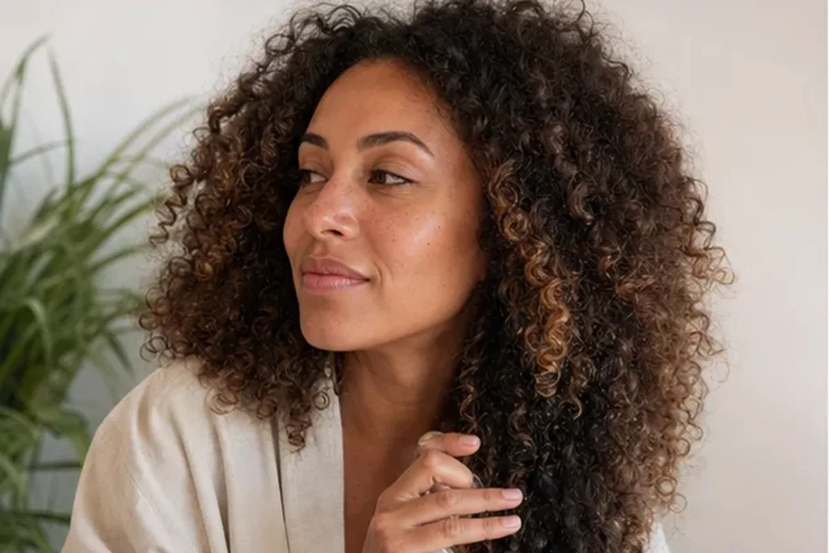 Authentische Beauty-Routine passend zum Thema Leave-in-Pflege für feines Haar