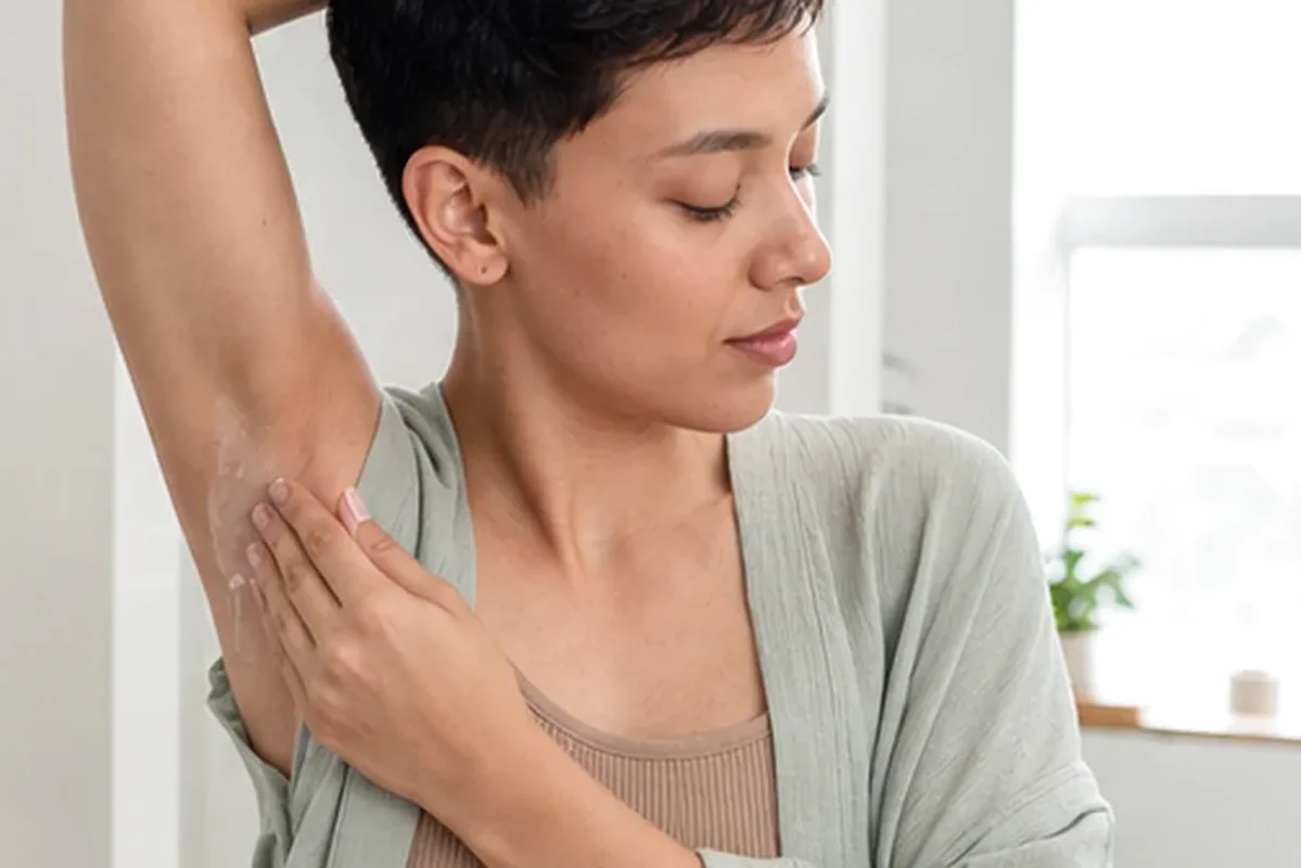 Authentischer Wohlfühlmoment passend zum Beauty-Thema Rasiergel bei Rasurbrand