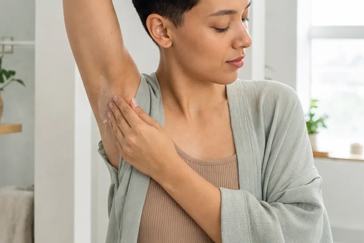Emotionaler und authentischer Anwendungsmoment rund um Body-Trimmer bei eingewachsenen Haaren