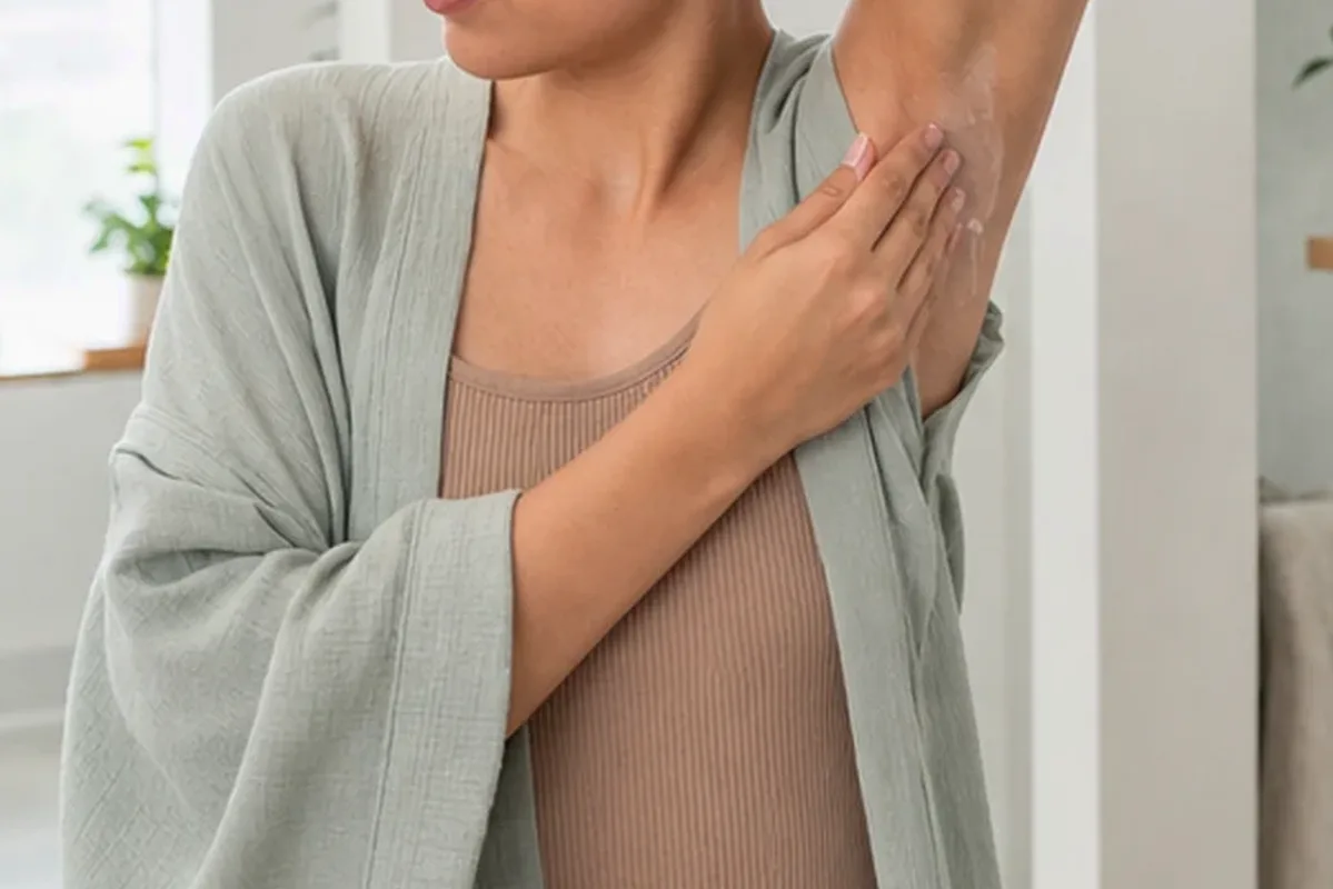 Redaktioneller Beauty-Moment zur Ausgangslage bei Rasiergel für dunkle Haare