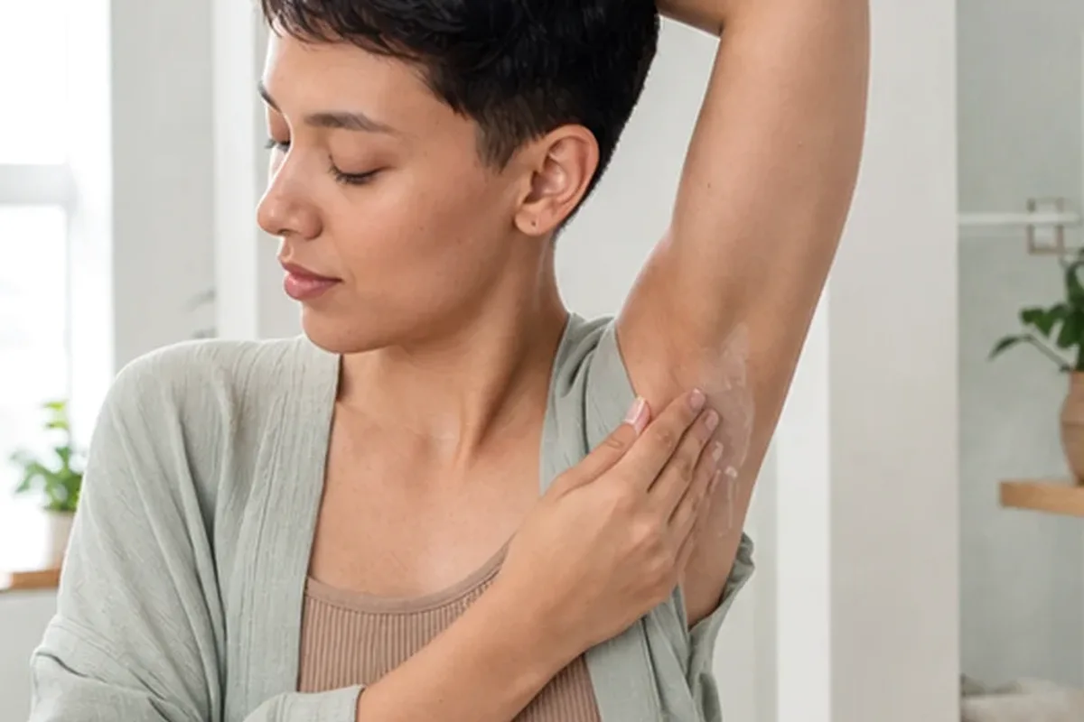 Authentischer Wohlfühlmoment passend zum Beauty-Thema Rasiergel für feine Haare