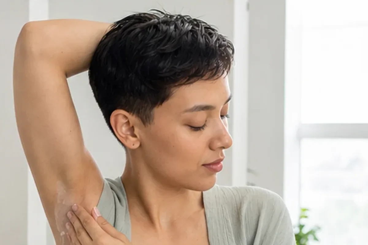 Emotionaler und authentischer Anwendungsmoment rund um After-Shave-Pflege für empfindliche Haut