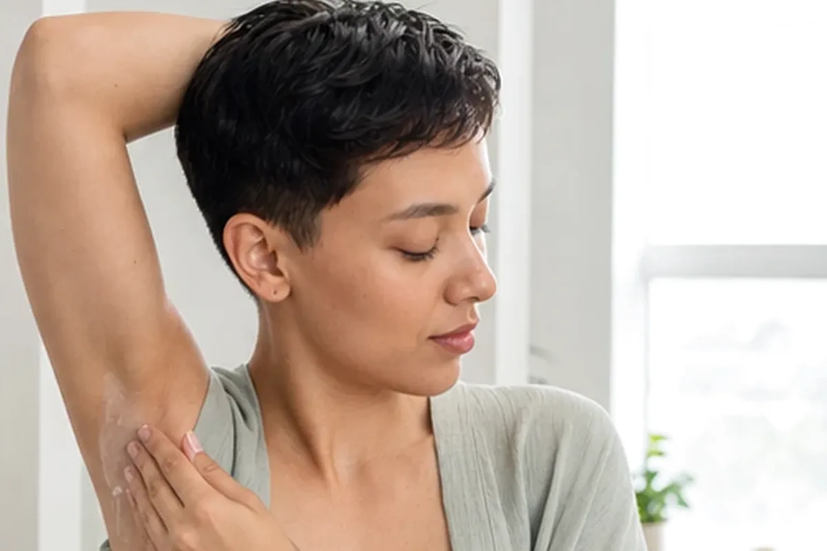 Redaktioneller Beauty-Moment zur Ausgangslage bei Augenbrauen-Trimmer für eine schnelle Anwendung