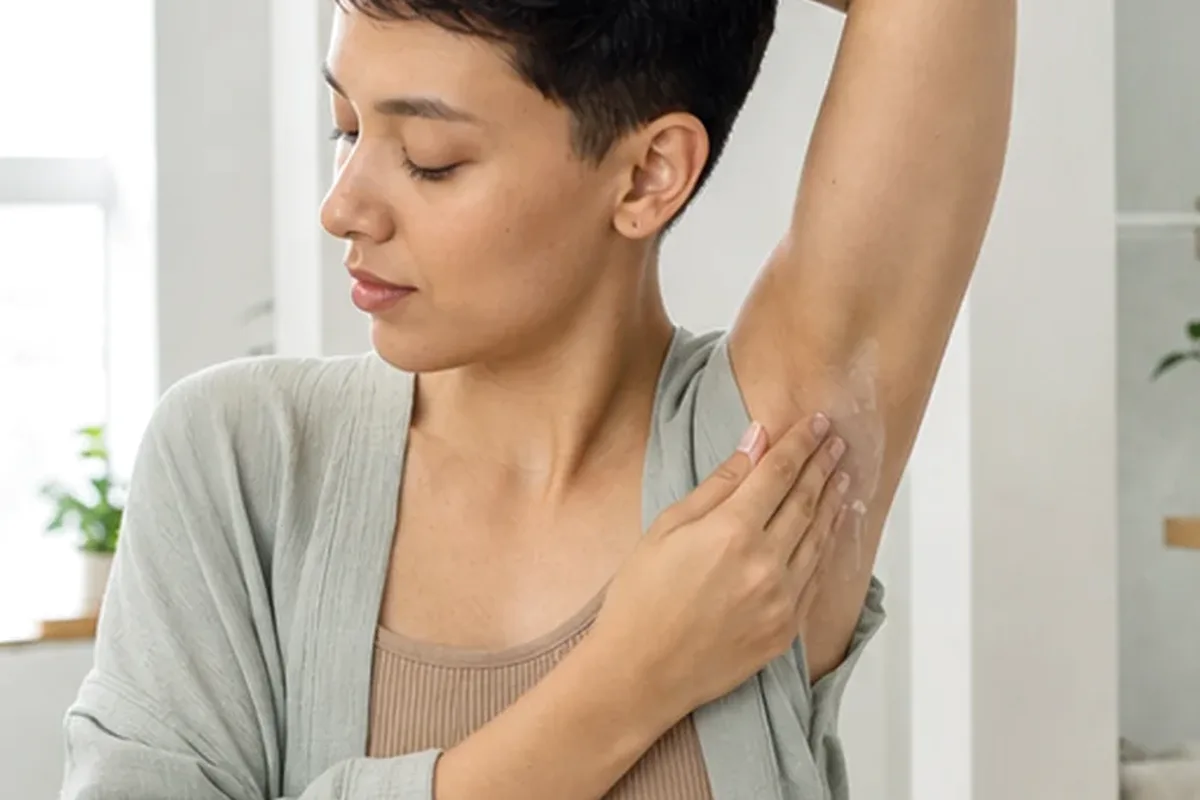 Authentische Beauty-Routine passend zum Thema Peeling vor der Rasur für empfindliche Haut