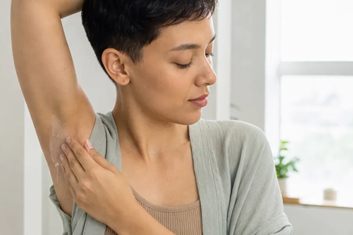 Authentische Beauty-Routine passend zum Thema IPL-Gerät bei eingewachsenen Haaren