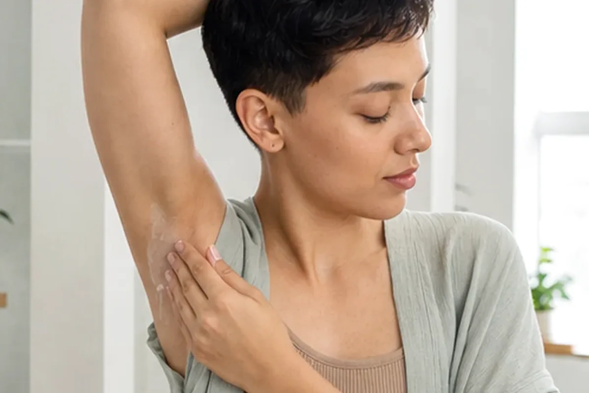 Redaktioneller Beauty-Moment zur Ausgangslage bei Rasieröl für dunkle Haare