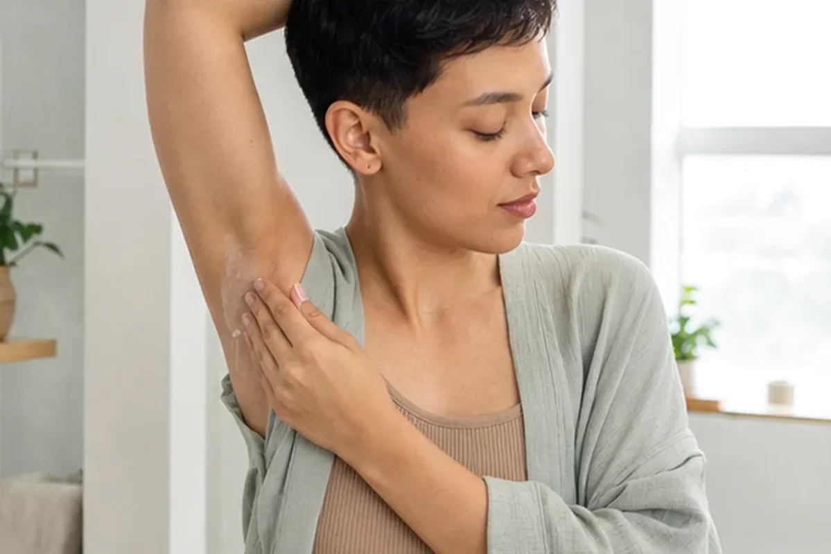 Redaktioneller Beauty-Moment zur Ausgangslage bei Rasieröl für dunkle Haare