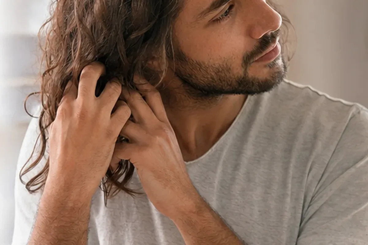 Hochwertige Beauty-Inszenierung zu Auswahlkriterien für Tiefenreinigungsshampoo für trockenes Haar