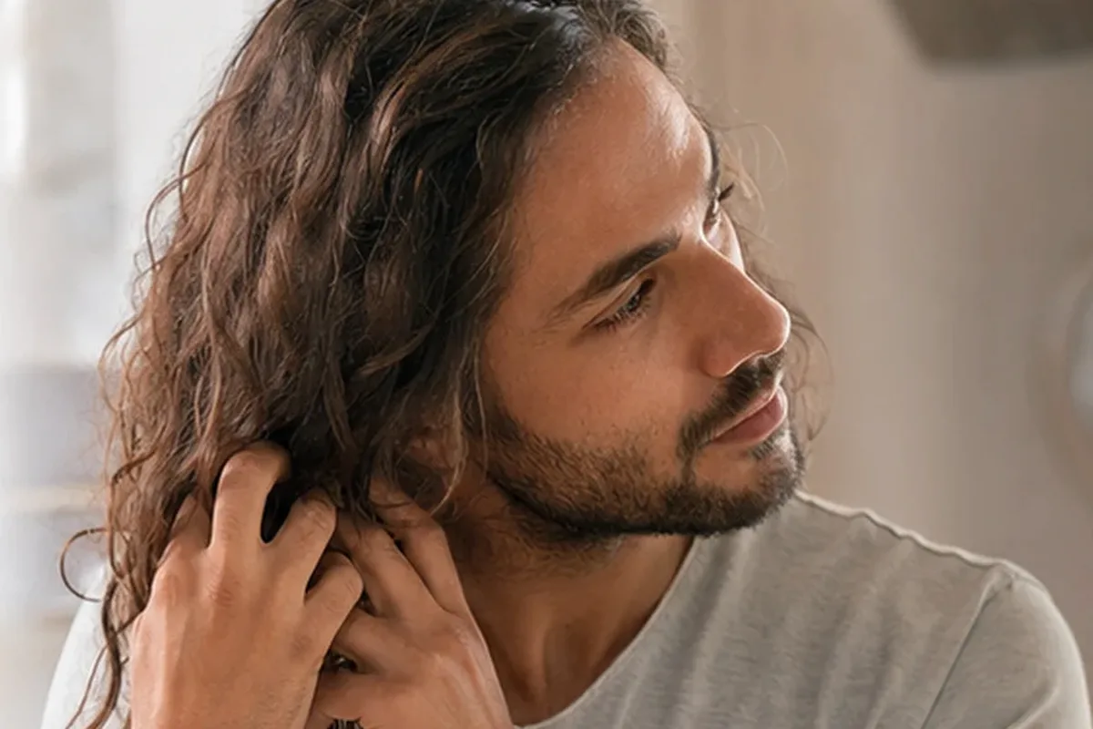 Authentische Beauty-Routine passend zum Thema Conditioner für strapaziertes Haar
