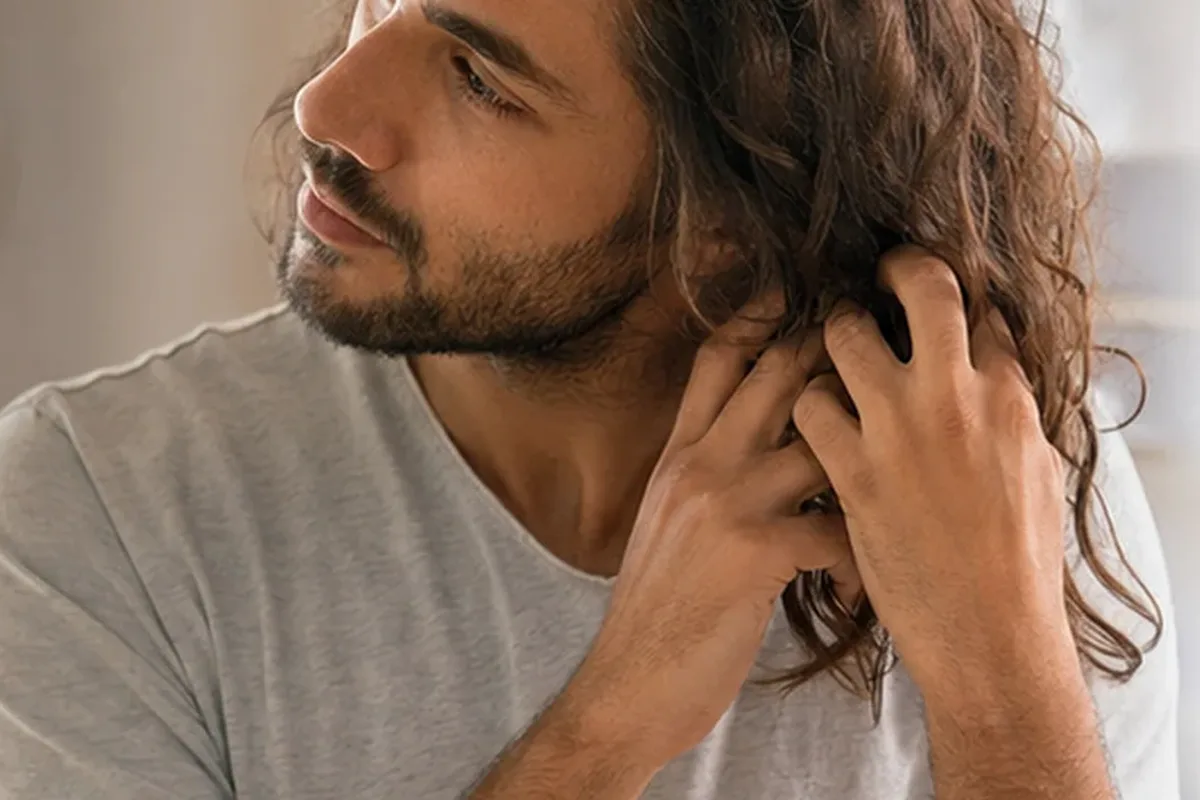 Authentische Beauty-Routine passend zum Thema Mildes Shampoo für feines Haar
