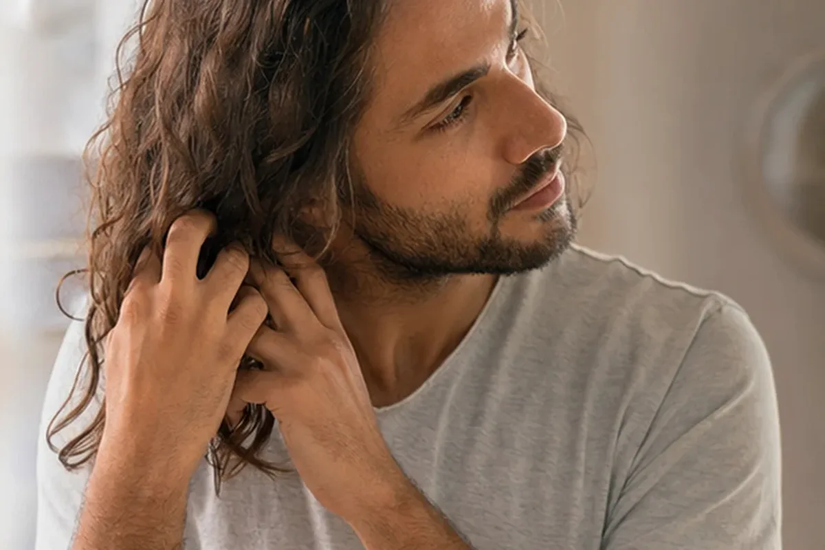 Hochwertige Beauty-Inszenierung zu Auswahlkriterien für Conditioner bei Frizz