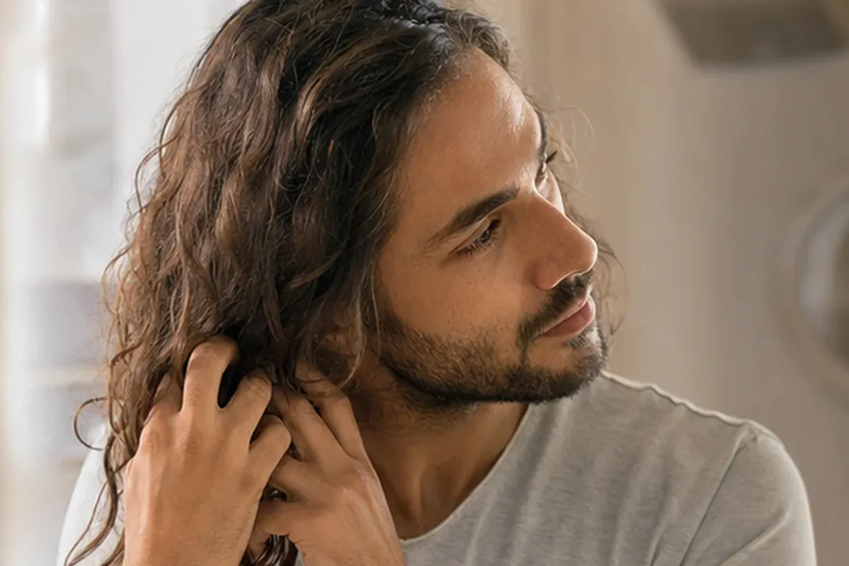 Hochwertige Beauty-Inszenierung zu Auswahlkriterien für Haaröl richtig anwenden