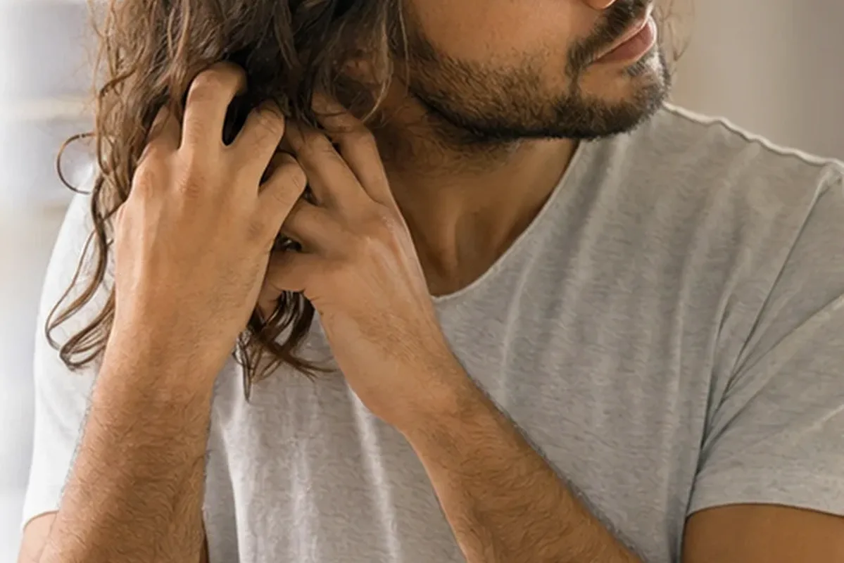Redaktionelle Detailaufnahme zur Orientierung bei Lockencreme bei Frizz