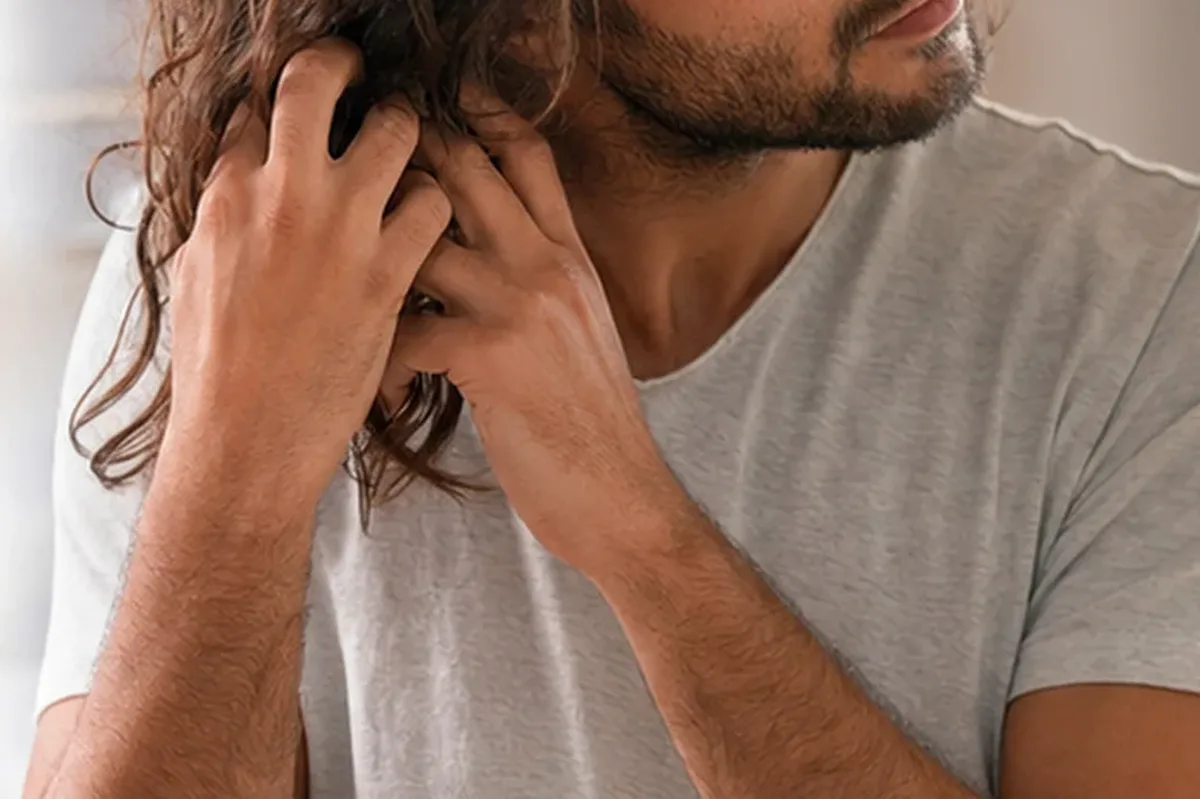 Authentische Beauty-Routine passend zum Thema Conditioner für lockiges Haar