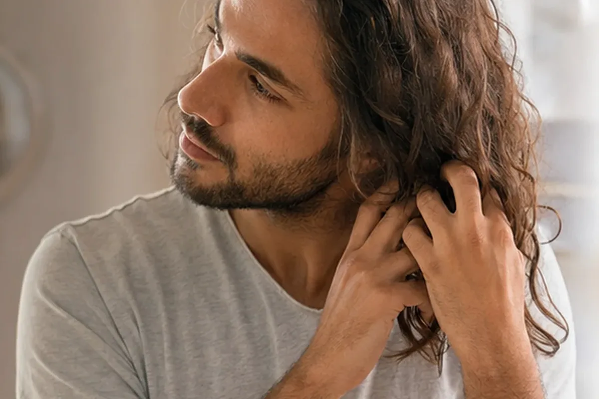 Redaktioneller Beauty-Moment zur Ausgangslage bei Haaröl für feines Haar