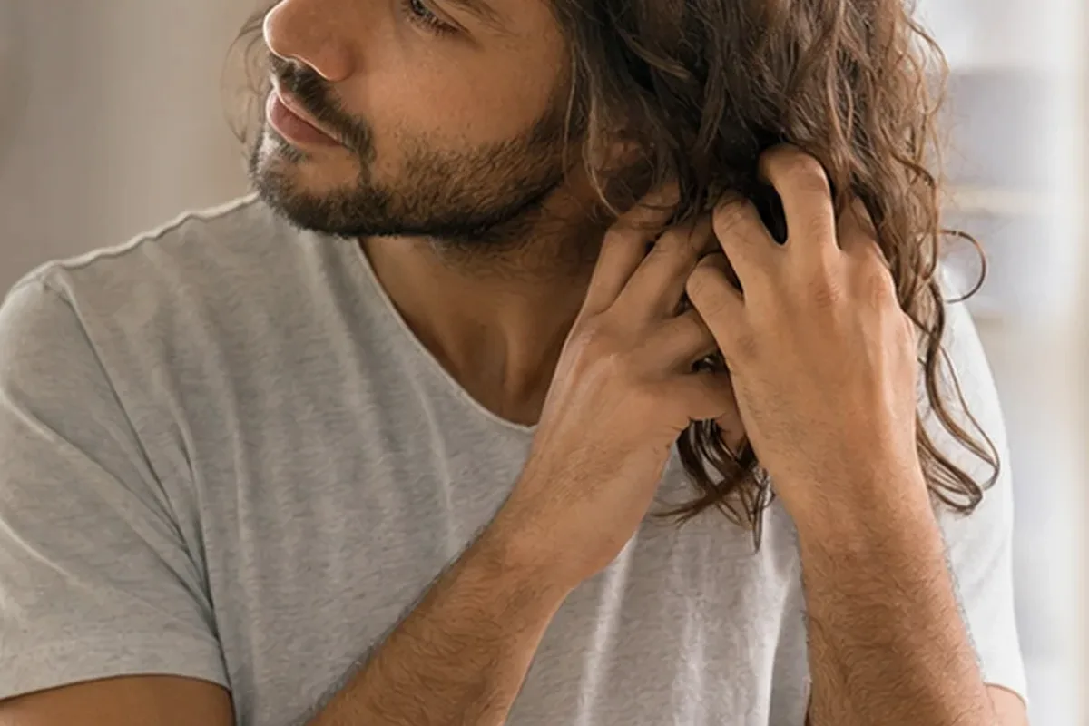 Redaktioneller Beauty-Moment zur Ausgangslage bei Hitzeschutz bei Frizz
