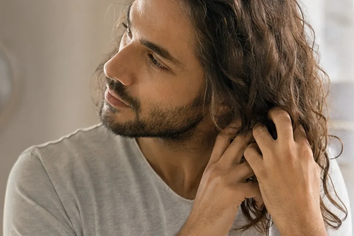 Redaktioneller Beauty-Moment zur Ausgangslage bei Anti-Frizz-Pflege für feines Haar