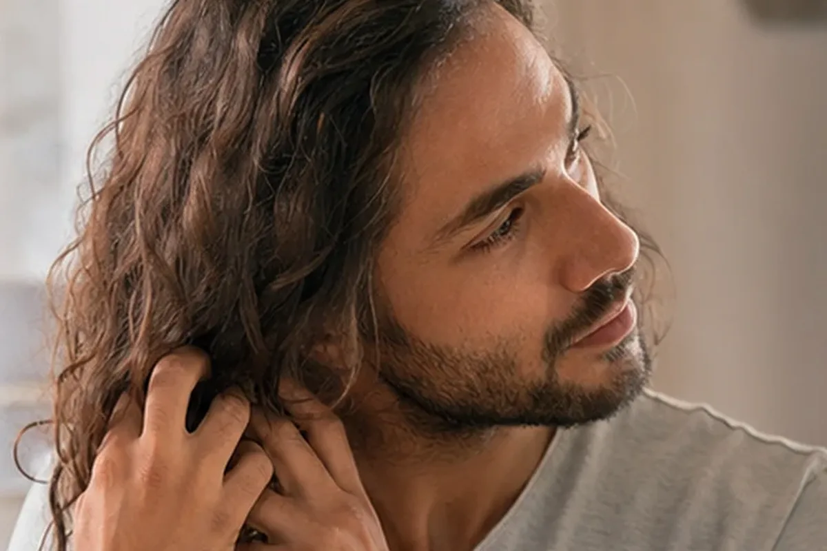 Authentische Beauty-Routine passend zum Thema Haartrockner für strapaziertes Haar