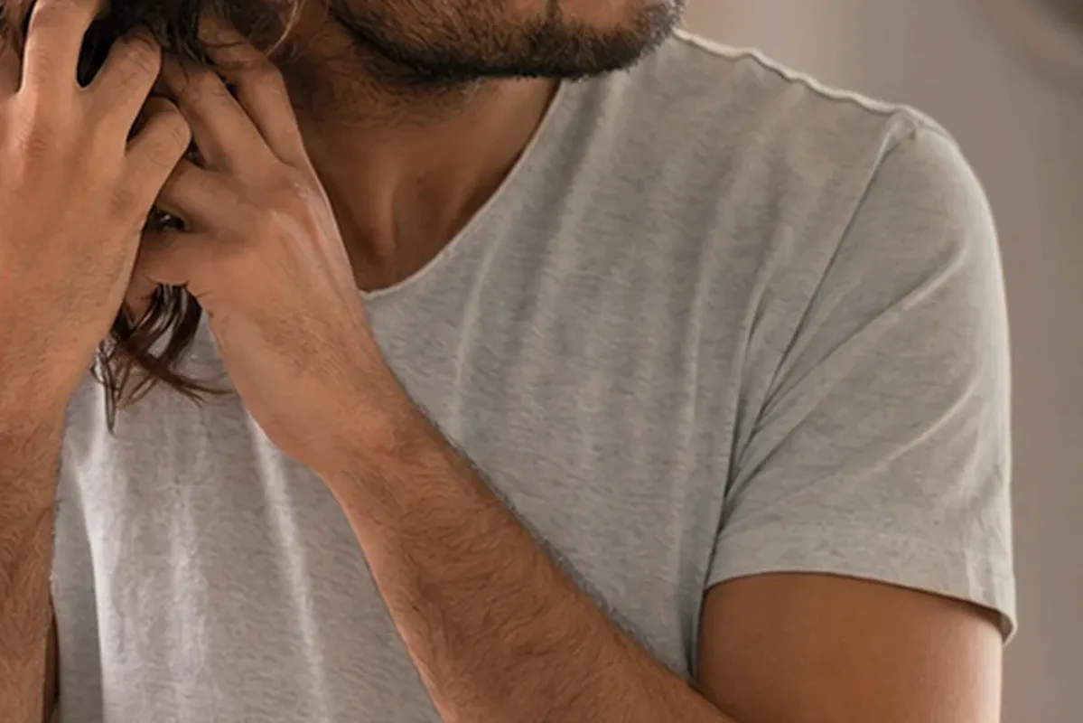 Redaktionelle Detailaufnahme zur Orientierung bei Kopfhautserum bei Frizz