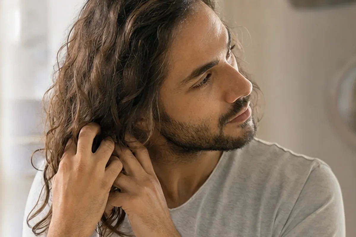 Authentische Beauty-Routine passend zum Thema Haaröl bei Frizz