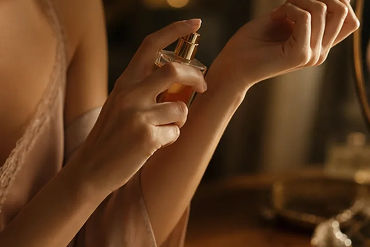 Authentische Beauty-Routine passend zum Thema Rosenduft bei kaltem Wetter