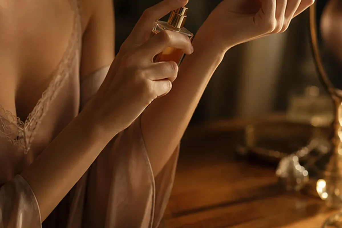 Authentische Beauty-Routine passend zum Thema Blumiger Duft für einen minimalistischen Stil