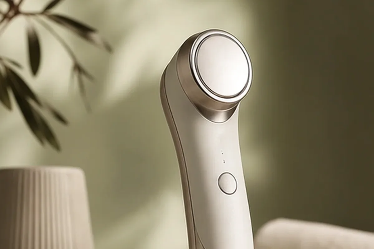 Hochwertige Beauty-Inszenierung zu Auswahlkriterien für Mikrostrom-Gerät für Anfänger
