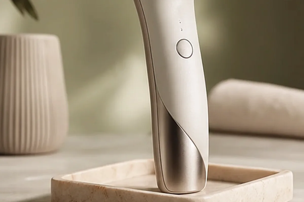 Redaktionelle Detailaufnahme zur Orientierung bei Body-Trimmer für dunkle Haare