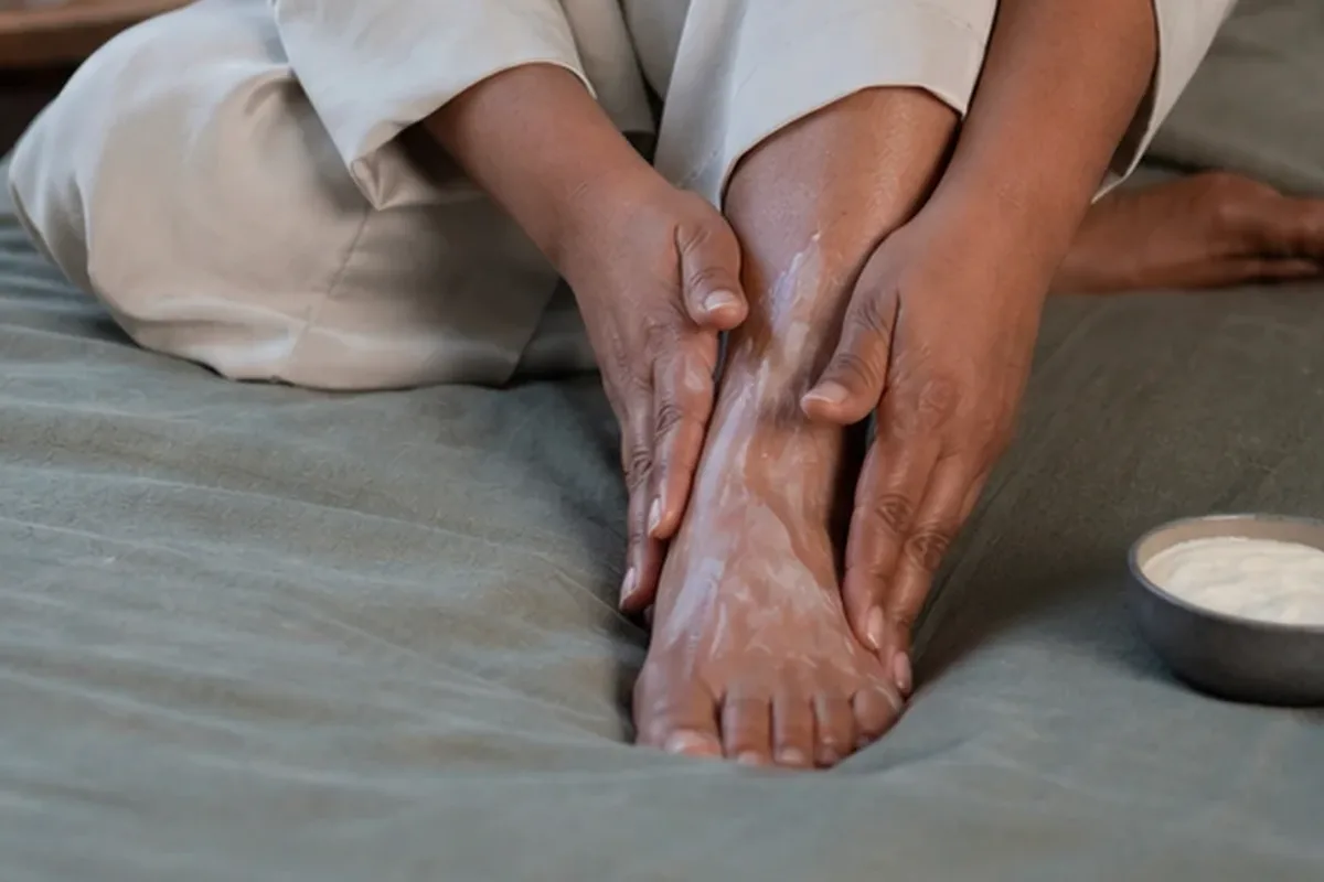 Redaktioneller Beauty-Moment zur Ausgangslage bei Nagelöl bei brüchigen Nägeln