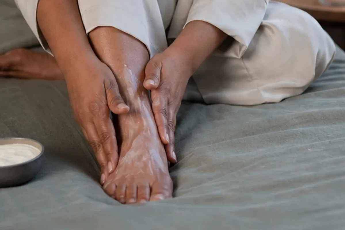 Authentische Beauty-Routine passend zum Thema Nagelhärter für raue Haut